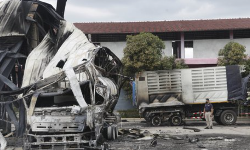 worldnewsdotcom's tweet image. #Thailand’s south rocked by wave of bomb and arson attacks

#Yala  #BombExplosion
article.worldnews.com/view/2022/08/1…