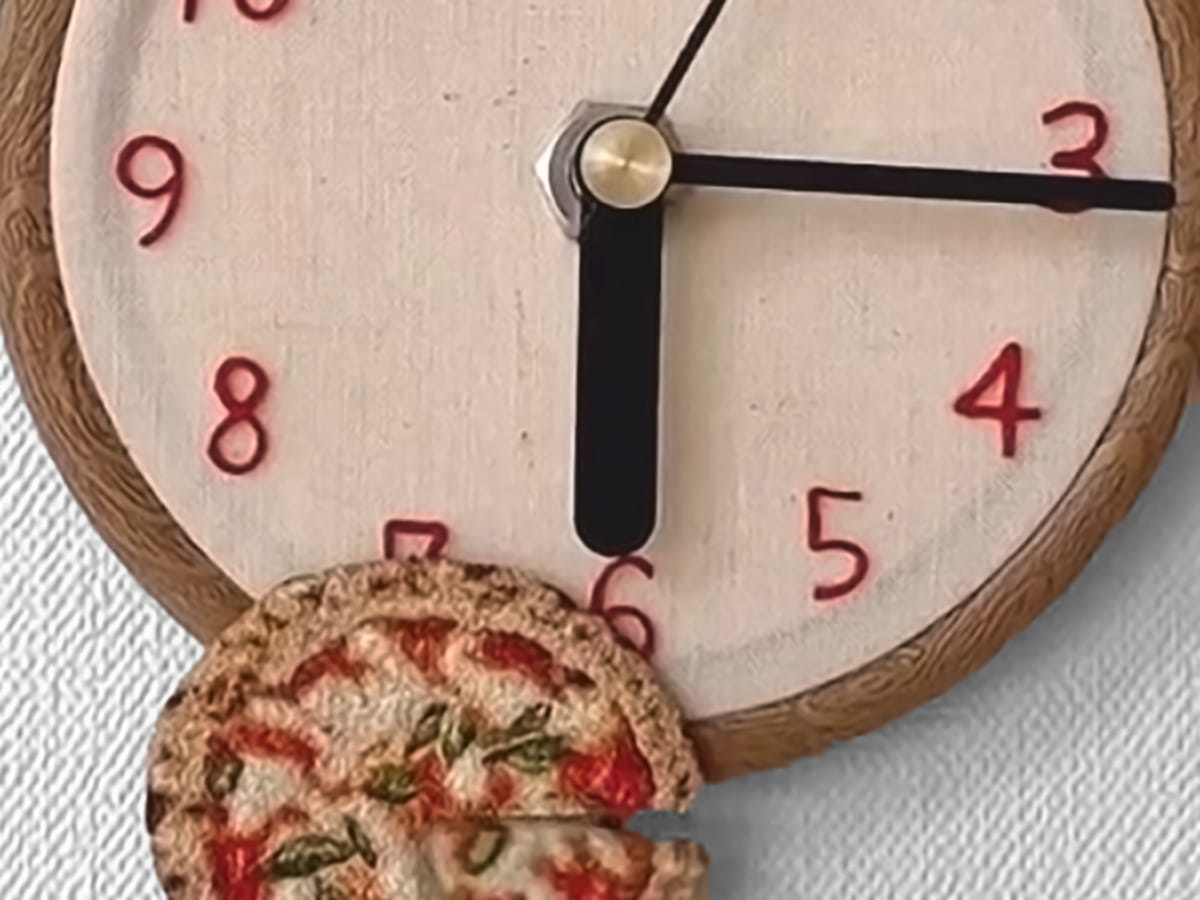 grapejapan's tweet photo. Artist’s embroidered pizza clock tempts you with gooey cheese pendulum action
https://t.co/OS9gJ2uGHc
#clock #pendulumclock #pizza #cheese #embroidery https://t.co/ssrvxZECVP