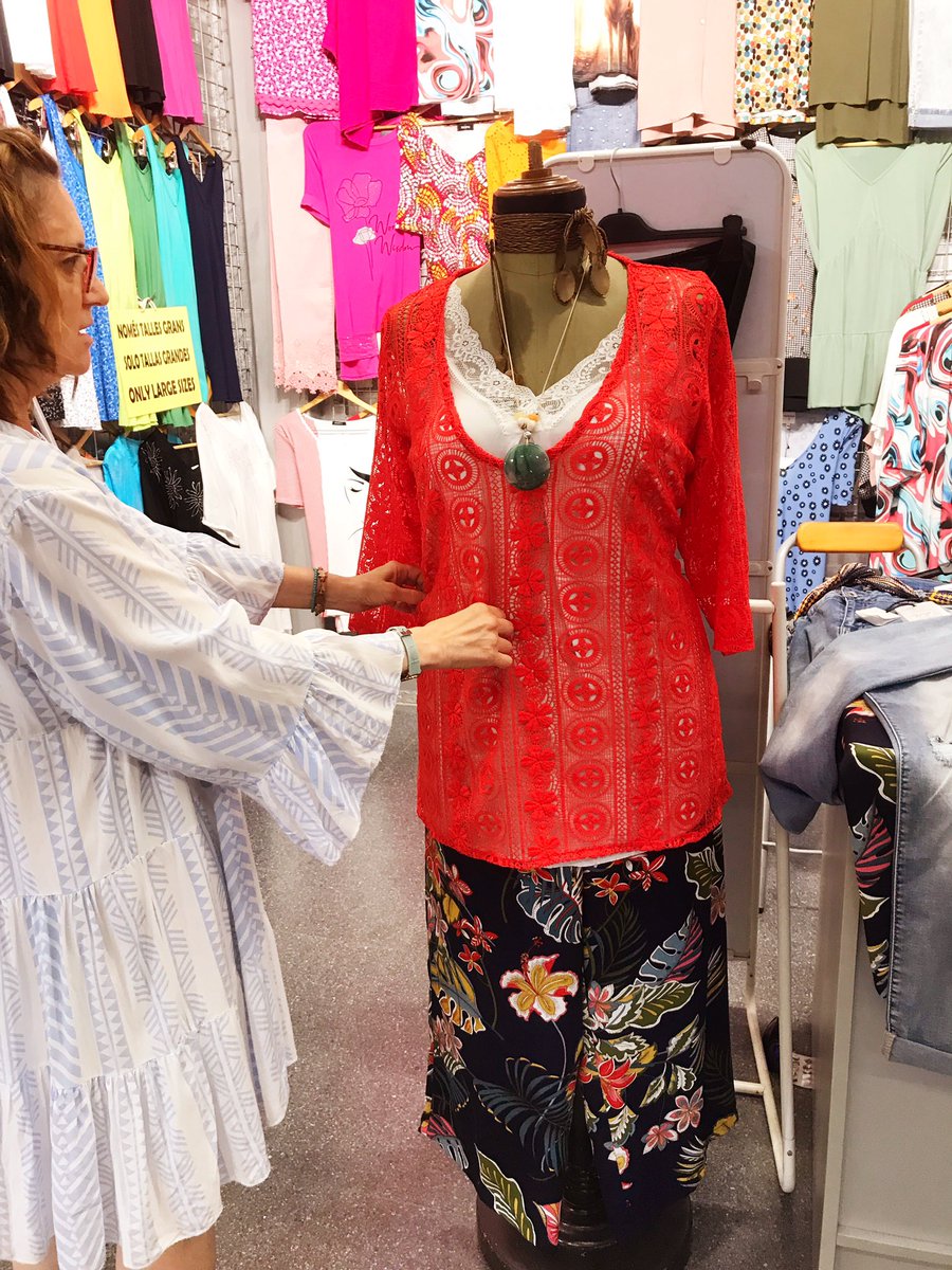 EncantsStAntoni's tweet photo. 👗 👉🏻 Busques #tallesgrans en vestits? Vine als #EncantsdeSantAntoni. En som especialistes! N’hi trobaràs tant en #ModaDona com #ModaHome. ❤️

#SomEncantistes
Som @MercatsBCN https://t.co/WN4KthrZBA