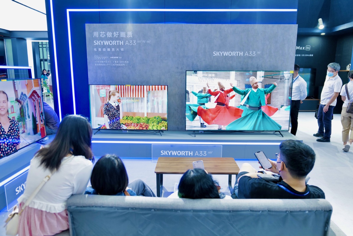 shoppinginCN1's tweet photo. Visitors try out the latest IT products, including non-contact elevator buttons and smart home devices, at an expo in #Shenzhen, Guangdong.👇 

@iGuangdong @MediaTek 

#smarthome #driverlessvehicle #robots #IT #drones https://t.co/CImVgzCxno