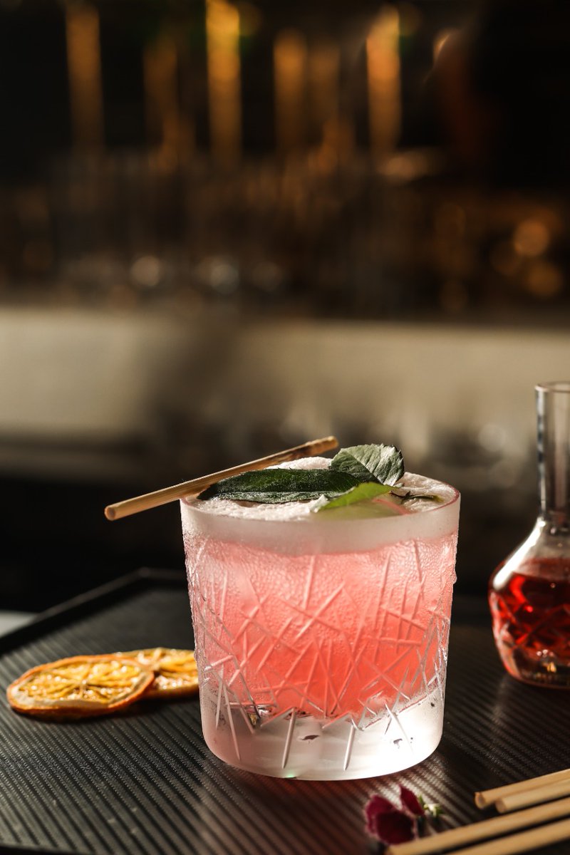 Lodhidelhi's tweet photo. Add a dash of refreshing zing to an evening of decadence, sipping on heady libations as we raise up our mixology excellence at The Safari Lounge.

#TheLodhi #LeadingHotelsoftheWorld #TheLodhiMoments #ExperienceTheLodhi #TheArtofIndulging #SafariLounge https://t.co/CCkxGV9sBC