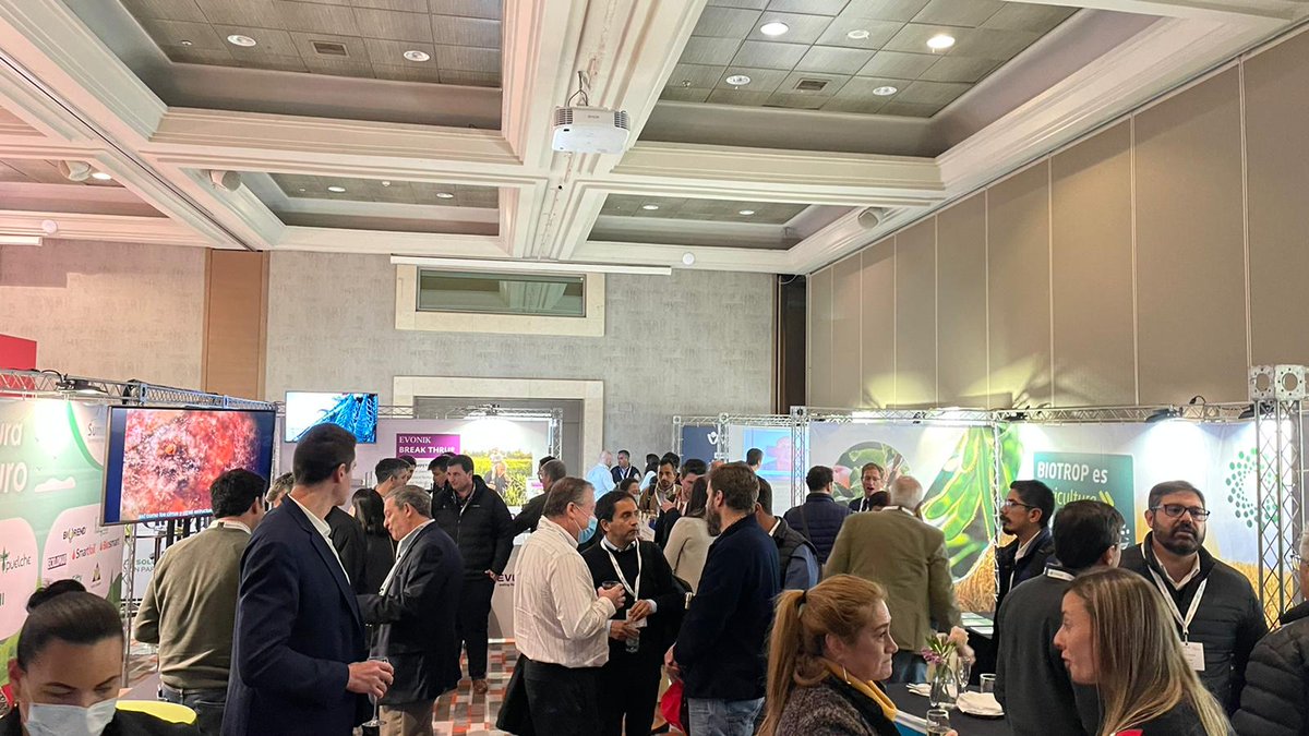NewAgIntl's tweet photo. 2nd half of Day1 at #BiocontrolLATAM was also very exciting! we were delighted to welcome speakers from ADAMA Ltd., @BioPacific, Stella BioAgtech @Biobee, @MIP-Agro, @UniversidadCatolicadeValparaiso, @Gowan, @BioPhero and @INIA to discuss the Biocontrol Market Access&amp; Innovations https://t.co/aFaAmkZMwb