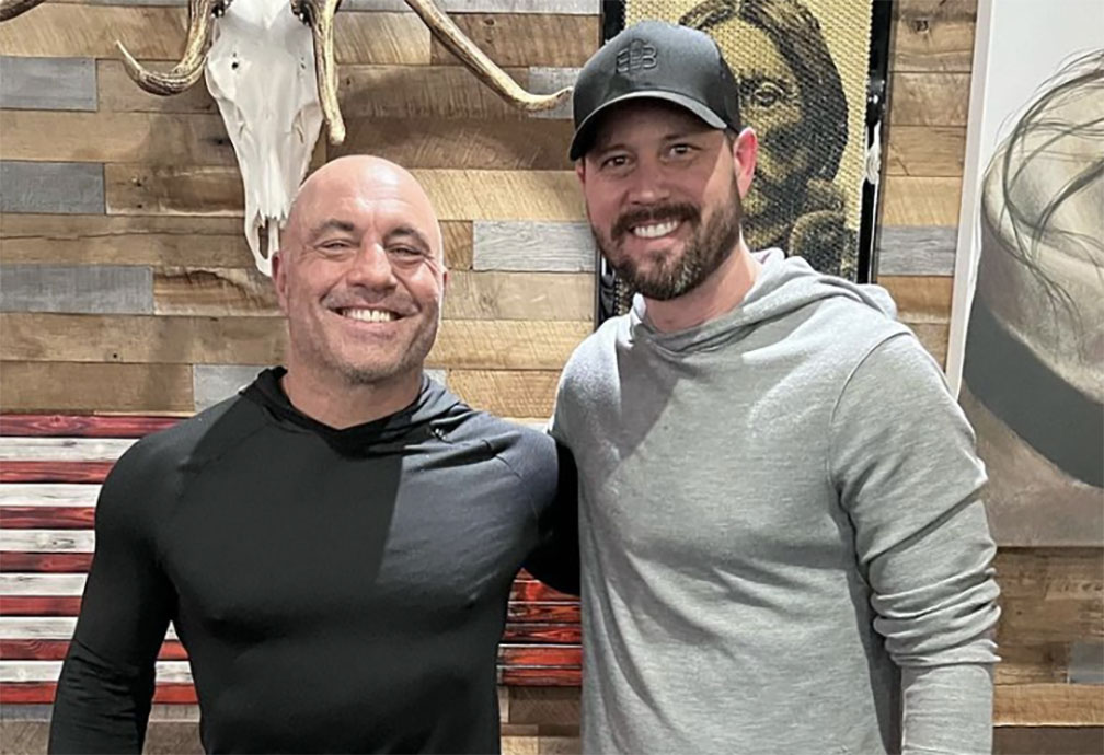 Telkganesan's tweet photo. .@joerogan got in a heated back and forth while talking about abortion with conservative media personality #SethDillon, and invoked his teenage daughter to make a point in discussing the overturning of Roe v. Wade and its ramifications. https://t.co/T6fR4PaokF