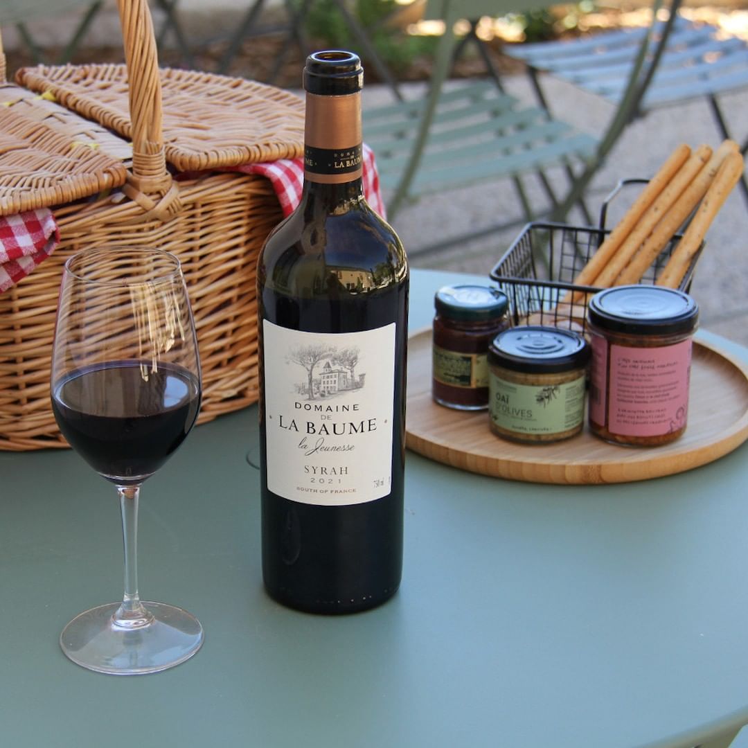 PaysdOcIGPWines's tweet photo. As you might know, we craft beautiful wines with 58 different grape varieties ☺️🍇
How much do you know Syrah?
📸 Domaine De La Baume
#paysdocigp #frenchwines #syrahlover https://t.co/UM575sGy5e