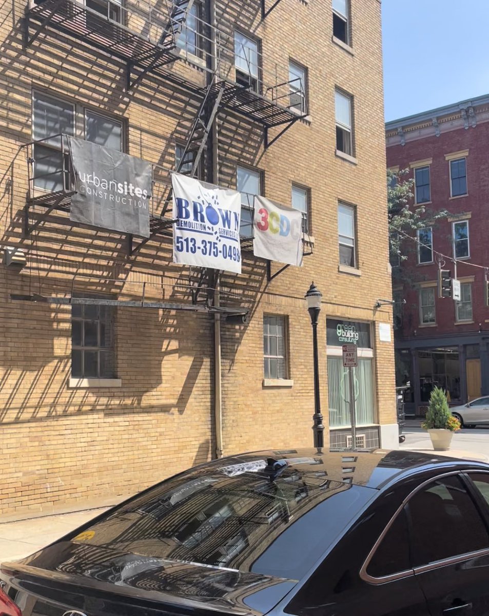 tehannessy's tweet photo. Fun! I was hit by metal demo debris from this building while walking home. I was on the other side of the street. @urbansites #3cdc
Way to be too cowardly to have a twitter, 3CDC. https://t.co/jcwlJrWXBb