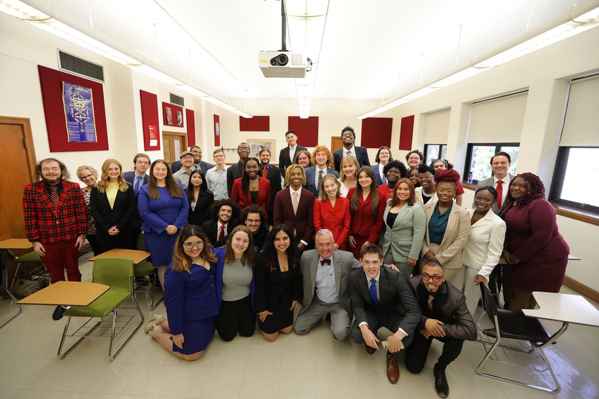 Excellent morning greeting new and returning members of our extraordinary <a href="/wkuforensics/">WKU Forensics</a> team! 

#WKU #GoTops