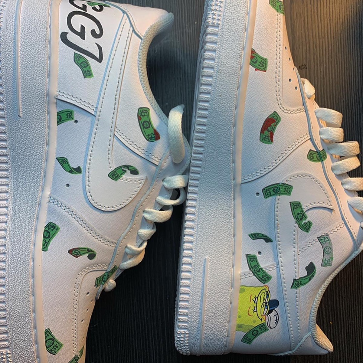 HitByMar's tweet photo. Spongebob Theme Custom Air Force 1 

#Spongebob #Mrkrabs #Money #cashincashout #custom #customshoes #Handpainted #art #angelusdirect https://t.co/jSQW9Nsc70