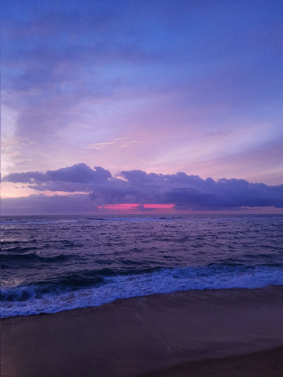 dehydratedpot's tweet photo. LOOK AT TODAYS SUNSET!!!!! https://t.co/0cEPnaxxER