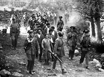HistoriayDatos's tweet photo. 18 de agosto de 1936 en Fuente Vaqueros, Granada, recién iniciada la Guerra Civil, es fusilado Federico García Lorca, poeta español. Entre las principales obras poéticas de García Lorca se encuentran: "Poeta en Nueva York", "Romancero gitano" y "Sonetos del amor oscuro". https://t.co/2gBlgHPhYN