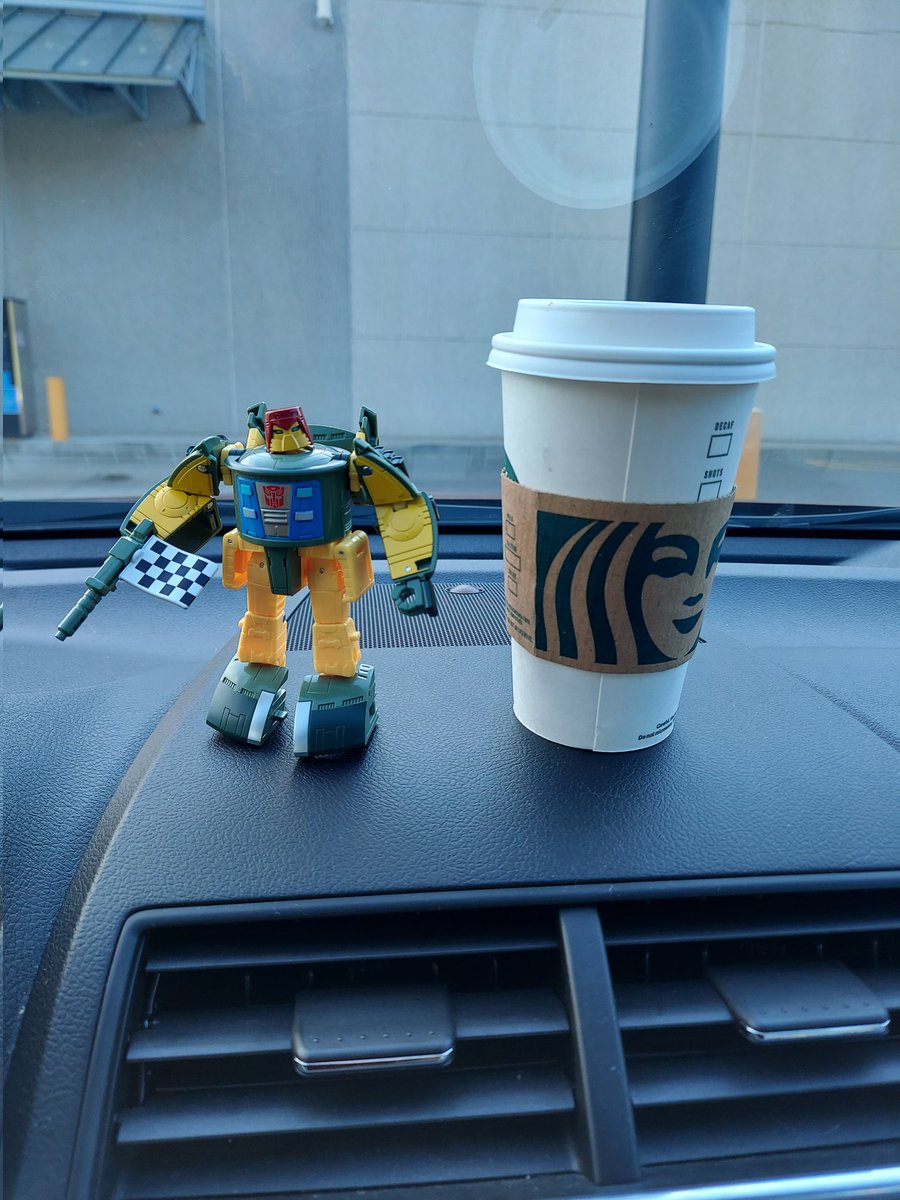 Ironhidensh's tweet image. He&apos;s small, tubby, and completely adorable! I bought him because I was bored, and discovered that I love him!  Best UFO transformer ever. Granted, not a lot of competition there. #deskbot #dashbot #robotswithcoffee @robotswcoffee @RwCJesse