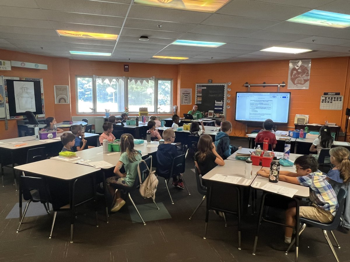 <a href="/GranbyThird/">Granby Third Grade</a> Gators are off and running!  These kids are so happy to be here!  We 💗 them!  #WeLoveWorthingtonSchools #WeLoveOurGators <a href="/wcsdistrict/">Worthington Schools</a> #itsworthit