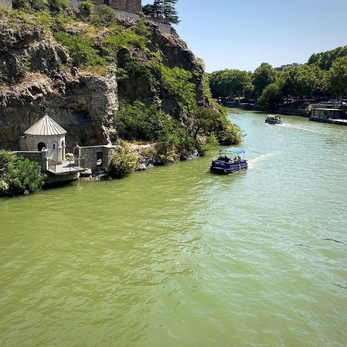 SouthCaucasus's tweet photo. Boat Trip on Mtkvari River in Tbilisi. @Reise_KnowHow #ReiseKnowHowGeorgien - more: https://t.co/giHJGxvbzO https://t.co/ZhSVSNFwqG