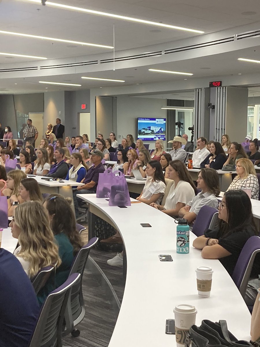 KSUCVM's tweet photo. Welcome to the #KState DVM class of 2026, on campus this morning for first-year orientation. #firstdayofschool https://t.co/TbzPXJhC18