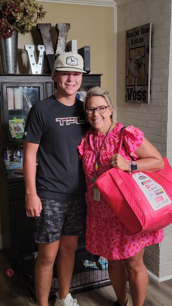 janevoss5's tweet photo. Senior year…first day of teaching… 31st first day for me!!!! #AISDFirstDay. https://t.co/HqmewBfkJn