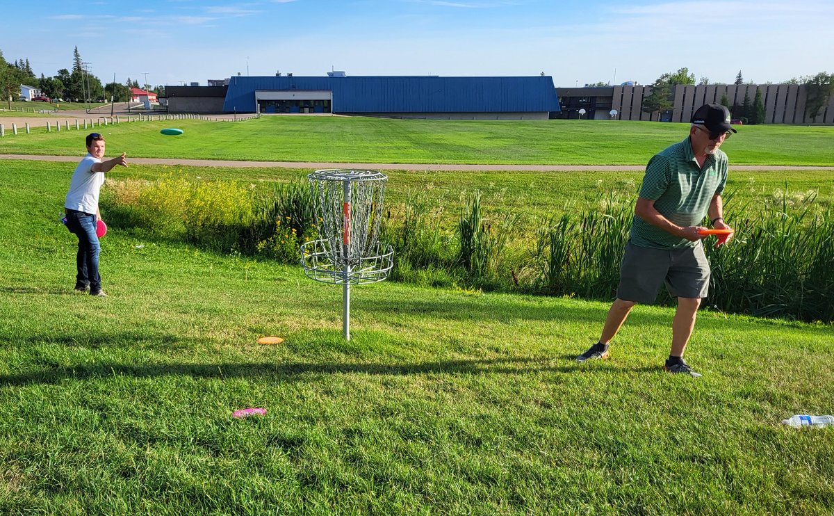 Thank you so much to Evan &amp; Kennedy with the North Battleford Disc Golf Club for showing some rookie disc golf players a great time last night during the <a href="/SKAgrologists/">SIA</a> NW Branch #networking event.

Lots of fun was had &amp; we will be back! 🥏