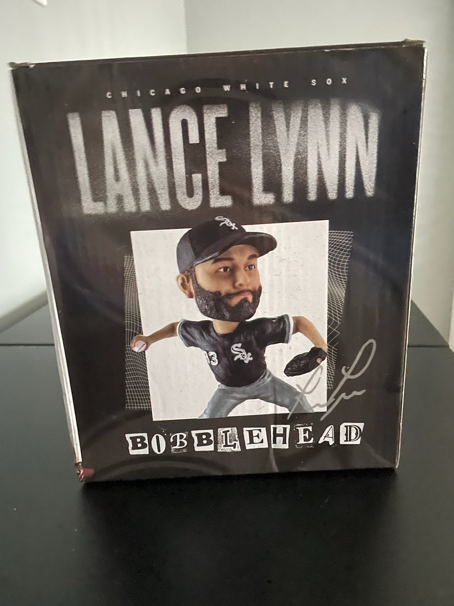 ChiSportsBums's tweet photo. 🚨 NEW GIVEAWAY ALERT 🚨 We got one big bastard we're giving away! The contest will run until 10am on Friday! 

To enter:
▶️ Must be following @ChiSportsBums 
▶️ Like AND RT this post! 

#WhiteSox #ChangetheGame https://t.co/WhWn1NSuth