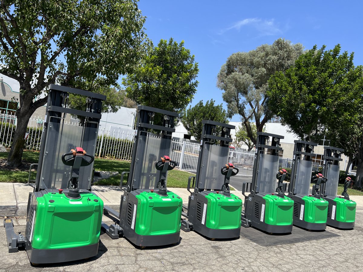 EKKOlifts's tweet photo. One of our newest machines! EB13ES-145Li has a 2800lbs capacity, 145" lift height, Side Shift, with the lithium battery!!
Contact us today to get yours!
Info@EKKOlifts.com
(877)232-6517
https://t.co/WHEJyJileT
#ekkolifts #straddlestackers #lithiumbattery #sideshift #liftsale https://t.co/COb7AfTBql