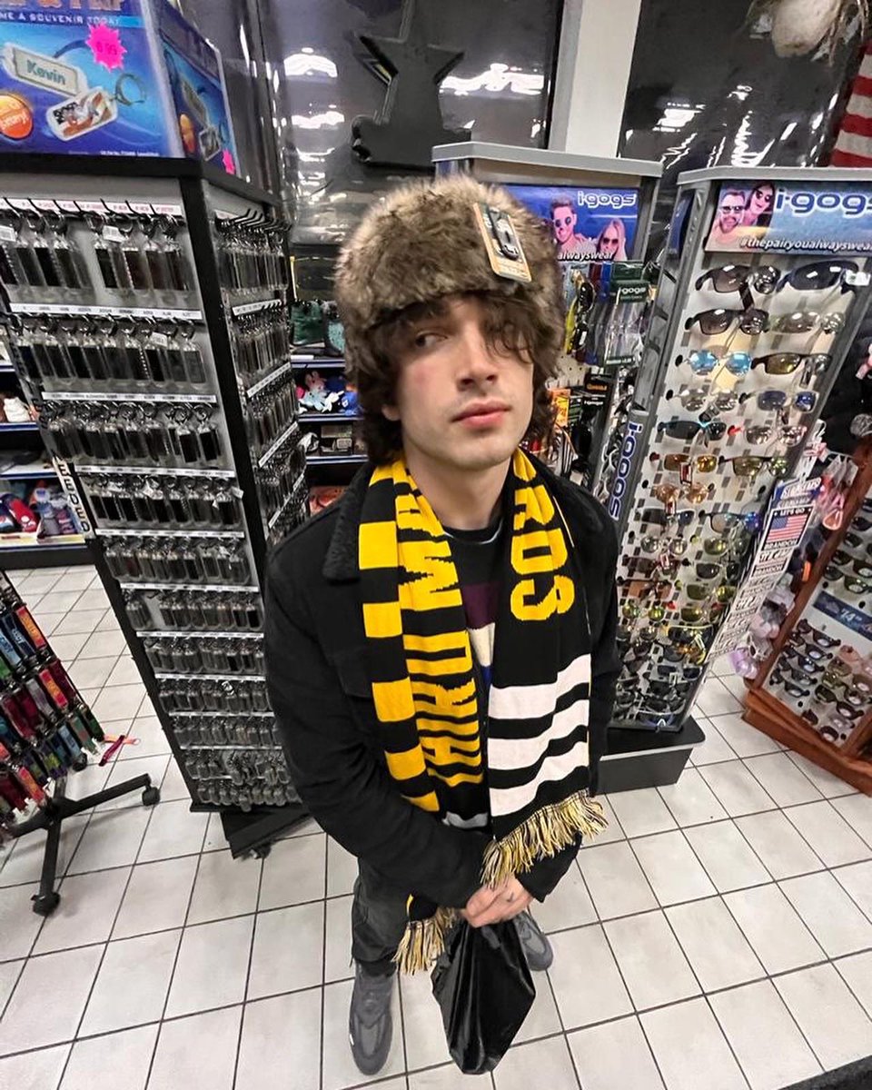 InhalerDublin's tweet photo. Happy birthday to our main man Eli. We love you brother x https://t.co/zYoIYWfRP1