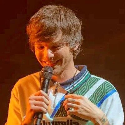 louis smiling tweet media