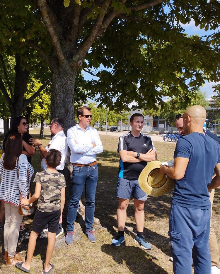 VilledeTroyes's tweet photo. TOURNOI DE FOOT AUX CHARTREUX ⚽️
Cet après-midi, une cinquantaine de jeunes de 10 à 18 ans des quartiers des #Chartreux, #Sénardes, #JulesGuesde et #Marots a participé à un #tournoi de #foot en présence des élus de la municipalité. 1/2 #troyes https://t.co/RtT52WDggO