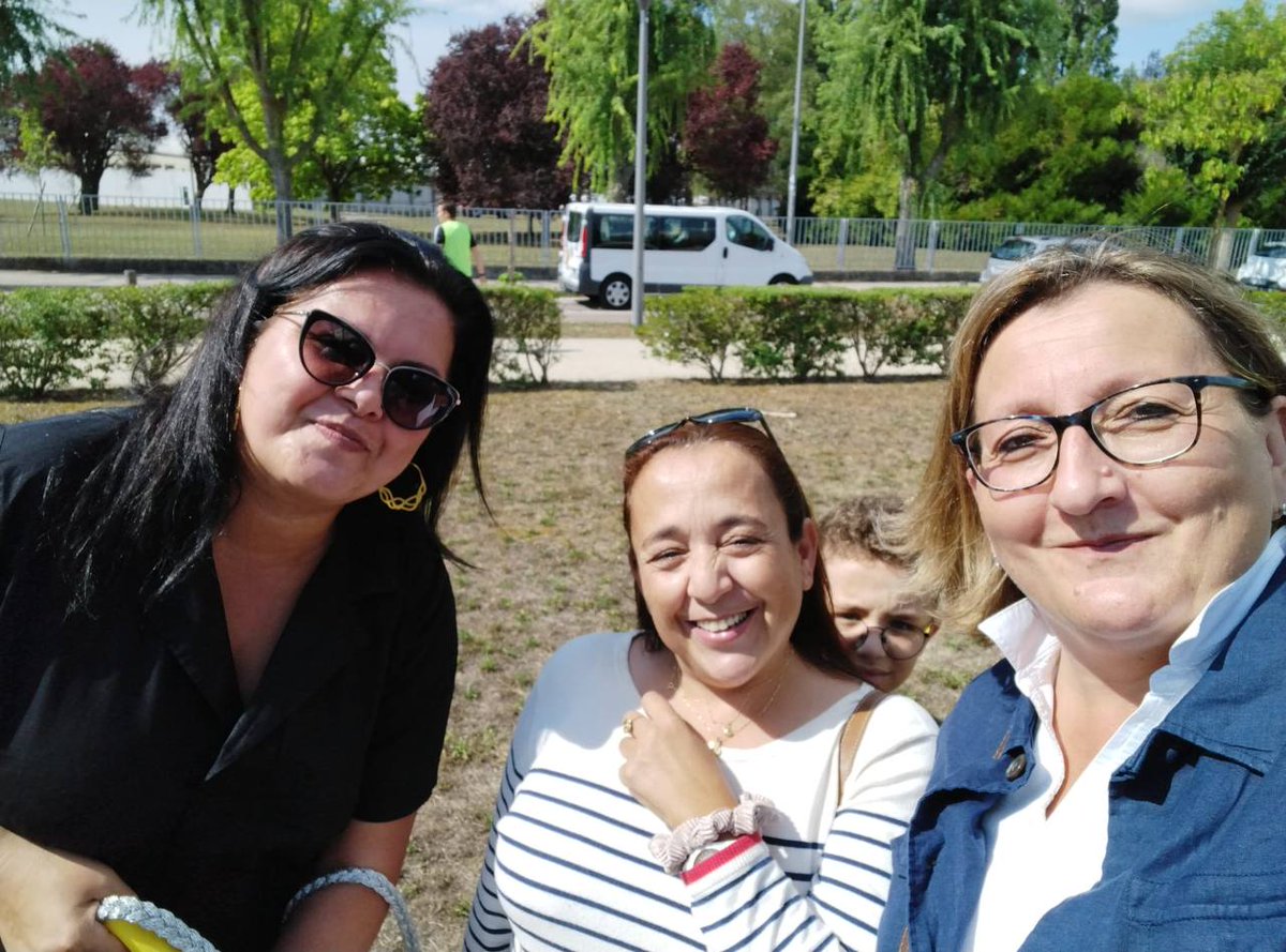 VilledeTroyes's tweet photo. TOURNOI DE FOOT AUX CHARTREUX ⚽️
Cet après-midi, une cinquantaine de jeunes de 10 à 18 ans des quartiers des #Chartreux, #Sénardes, #JulesGuesde et #Marots a participé à un #tournoi de #foot en présence des élus de la municipalité. 1/2 #troyes https://t.co/RtT52WDggO