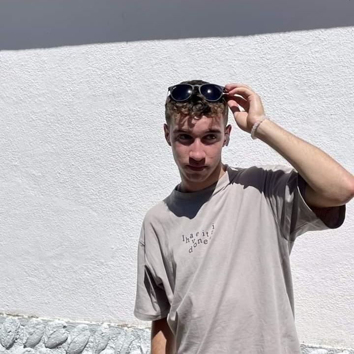 miguelvsmyself's tweet photo. i'm back bitches https://t.co/Bb6EAGotf5