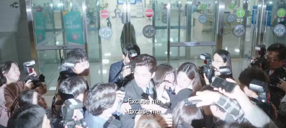 Eunbinzone's tweet photo. Expectation: reporters found out that Youngwoo is Tae Sumi's daughter

Reality: Reporters are there for info regarding Hanbada's ongoing case

We were clowned Whale nations 🤡

#ParkEunBin #ExtraordinaryAttorneyWoo #ExtraordinaryAttorneyWooEp15 https://t.co/qujqjTrQ4W