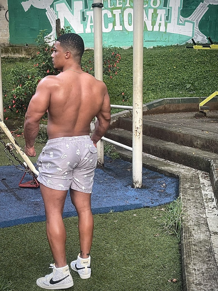 PolBecerra21's tweet photo. Algún día llegaremos a esos objetivos que soñamos 🔥💪🏽🇨🇴#gymmemes  #gymjunkie #gymlogo #gymdiet #gymlol #fitnesswear  #vidafitnessdc #vidagym #vidafitness💪 #vidafitnesssemestresse  #vidafitness #fitnessgoals #rioslindos #gymfitnessidol #viralfitness #viralgym #viralviděos https://t.co/HbeCmmxFiG