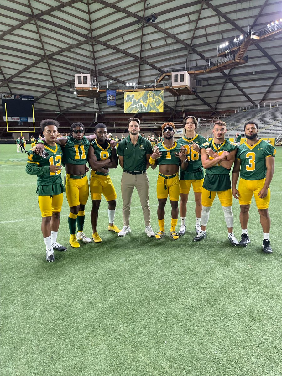 keyywann's tweet photo. Year 1 with my guys💚 @NMU_Football https://t.co/EiNTbETqCc