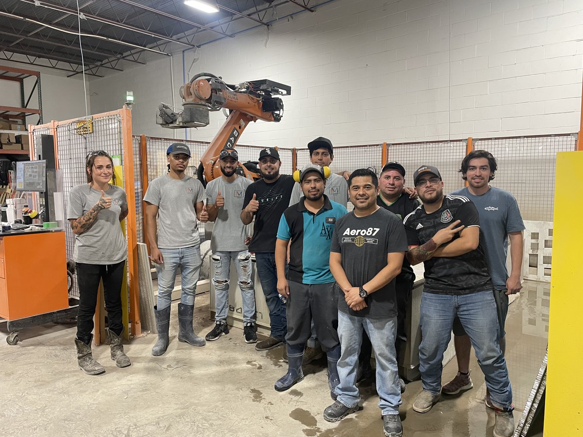 The team from Moderno in Dallas, TX, are installed, trained, and ready to rock out with their Robo Jet! 👍👍