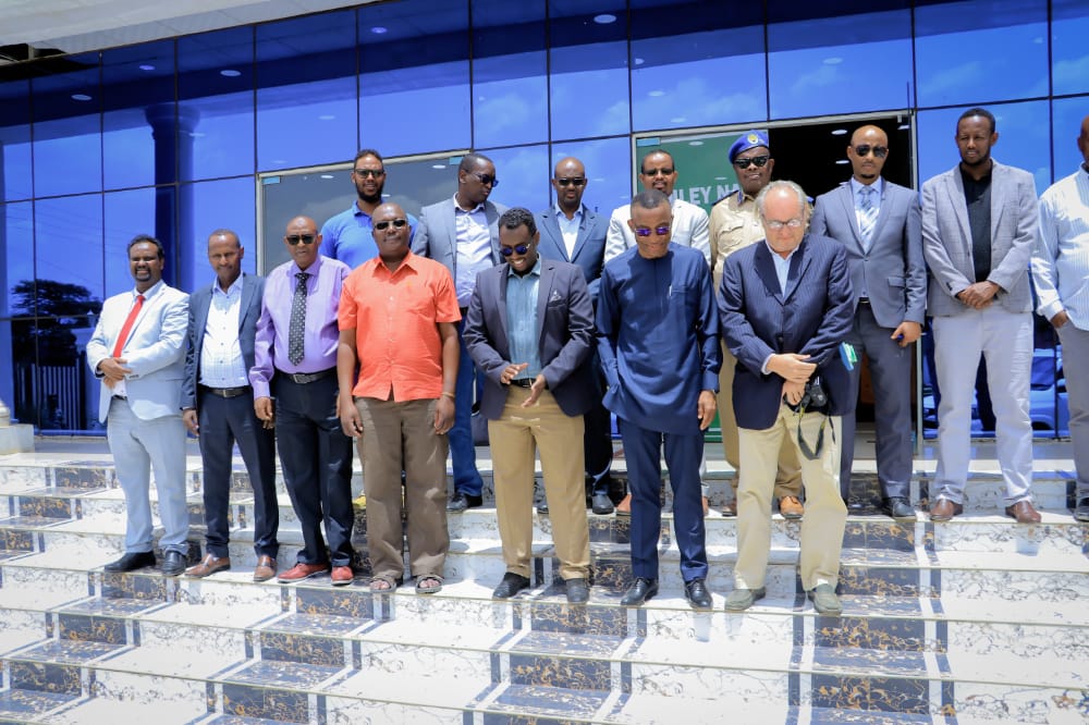 mustafemx's tweet photo. Today, i recieved a delegation from  IGAD and give a tour to Gabiley National library. @ibrahimkasso1
@igadsecretariat @MDuale1 @Beeroole @abdibasidshe @GabileyL @_AfricanUnion @EUCAPSOM https://t.co/k2uFdFk01y