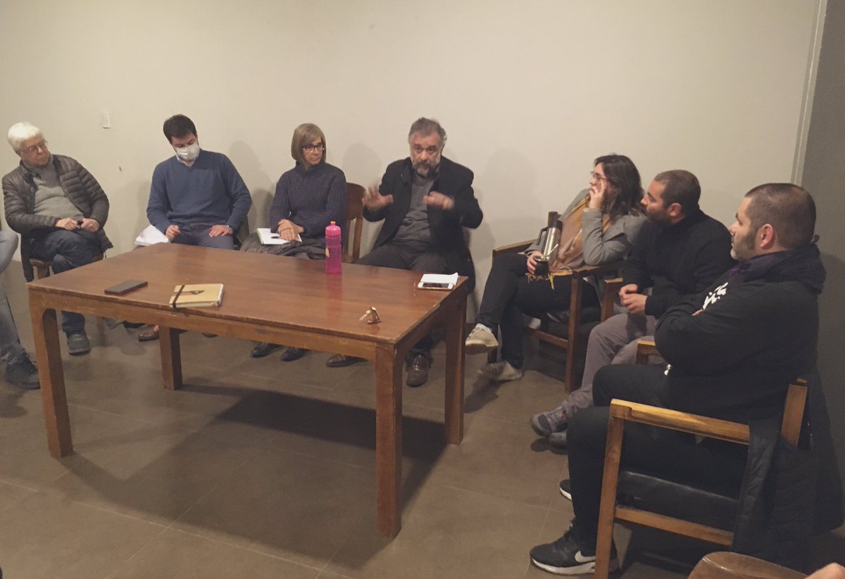 Ayer nos reunimos junto a vecinos/as con Alcalde <a href="/municipio_C/">MUNICIPIO C</a> #JorgeCabrera y equipo de movilidad de <a href="/montevideoIM/">Intendencia de MVD</a> <a href="/pablointhamouss/">Pablo Inthamoussu</a> en una búsqueda de mejoras para el barrio 🚶🏽👩🏻‍🦽🚴🏾‍♂️🚙🚌