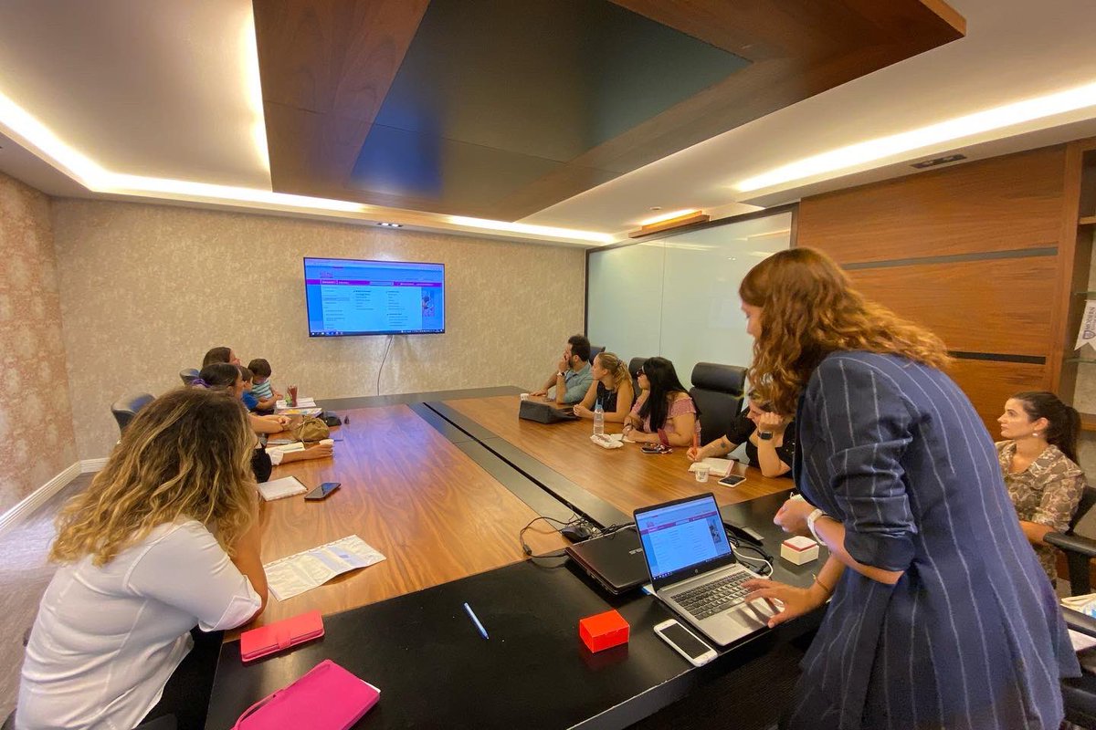 Globedteam's tweet image. Raz-Plus ve Vocabulary A-Z kaynaklarımızın eğitimlerinin ardından Raz-Plus içerisinde bulunan oyunları keyifli bir workshop ile inceledik!🎨
#Globed #GlobedTeam #RazPlus #VocabularyAZ