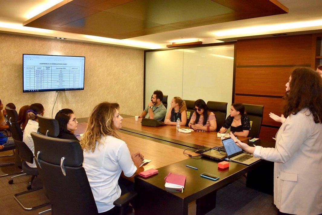 Globedteam's tweet image. Raz-Plus ve Vocabulary A-Z kaynaklarımızın eğitimlerinin ardından Raz-Plus içerisinde bulunan oyunları keyifli bir workshop ile inceledik!🎨
#Globed #GlobedTeam #RazPlus #VocabularyAZ