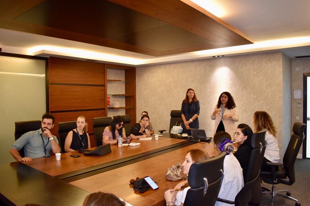 Globedteam's tweet image. Raz-Plus ve Vocabulary A-Z kaynaklarımızın eğitimlerinin ardından Raz-Plus içerisinde bulunan oyunları keyifli bir workshop ile inceledik!🎨
#Globed #GlobedTeam #RazPlus #VocabularyAZ