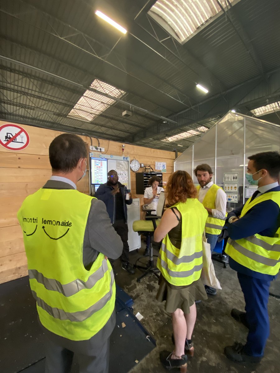 Prefet93's tweet photo. @Lemontri, à travers #Lemonaide est une entreprise engagée pour l’inclusion sociale à travers des partenariats avec les organismes locaux de recrutement.
L'entreprise forme ses salariés en insertion aux métiers de l’économie circulaire, et les accompagne vers un emploi durable https://t.co/BsDmDvggbq