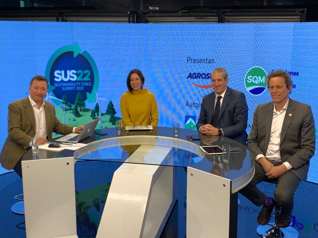 AES_Andes's tweet photo. 📡Finaliza la #MesaEnergía #SUS22. Se conversó sobre avances de la industria, soluciones de energía, cambios en la regulación, la relevancia de la distribución y el deber de trabajar en conjunto entre el sector público y privado.
👉Evento online en https://t.co/AQpa3taEZF https://t.co/9UZHVEzfPN