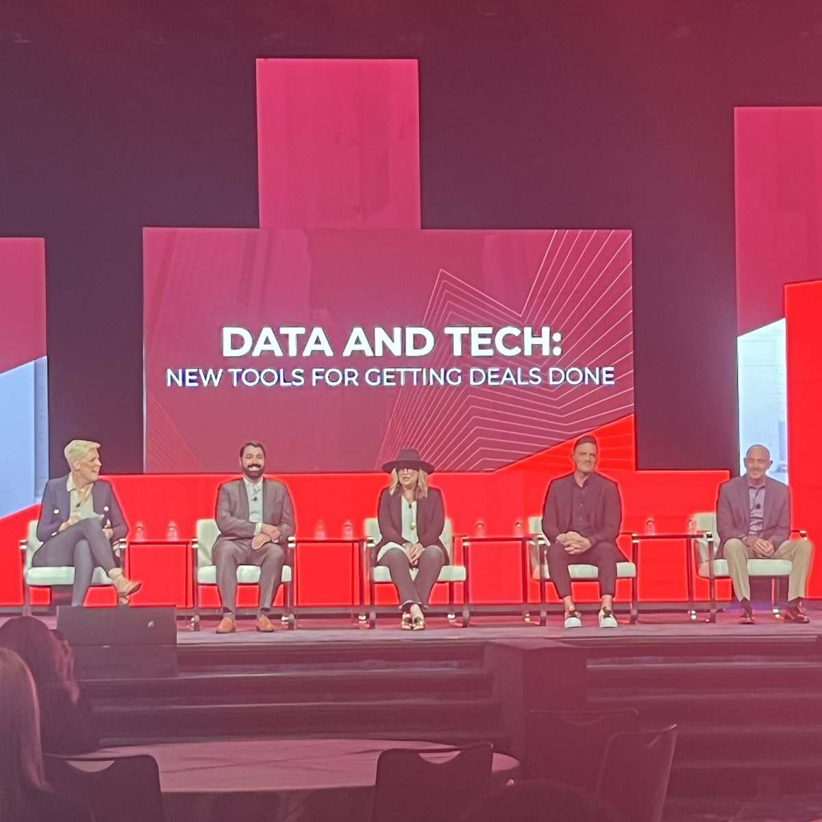 TheresaLMueller's tweet photo. What real estate technology could you not live without?

#c5summit #narcommercial #realestate #CRE #technology #brokerage #NYC
#trelleumrealestate #illinois #chicago #naperville https://t.co/sjz2WHsEUl