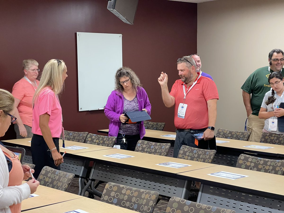 WIREDConference's tweet photo. Sessions have started at #WIREDConference!  Creativity in learning helps to engage our learners!  Look at this group of educators digging deep with their teaching and learning tools!  #4Cs https://t.co/1K8Hv9bQh2