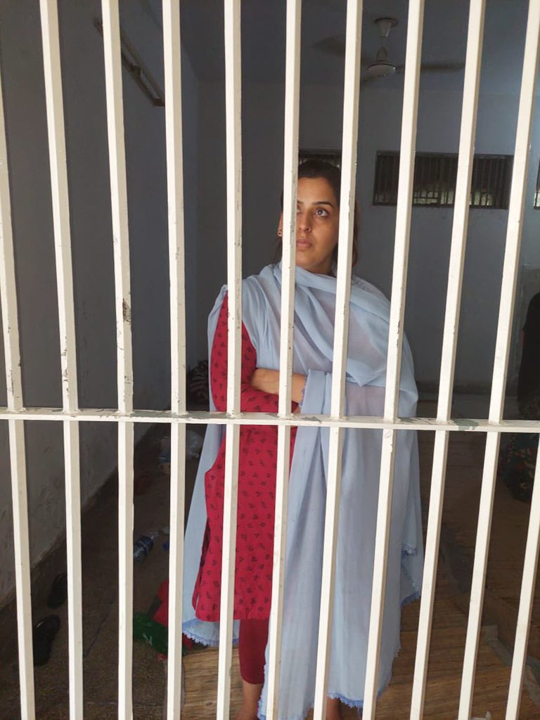 immalikrehman's tweet photo. she is the real bit**. she tortured khadija. Don't share pictures of khadija, viral this bit*.
#justiceforkhadija https://t.co/CEX6WAsi1x