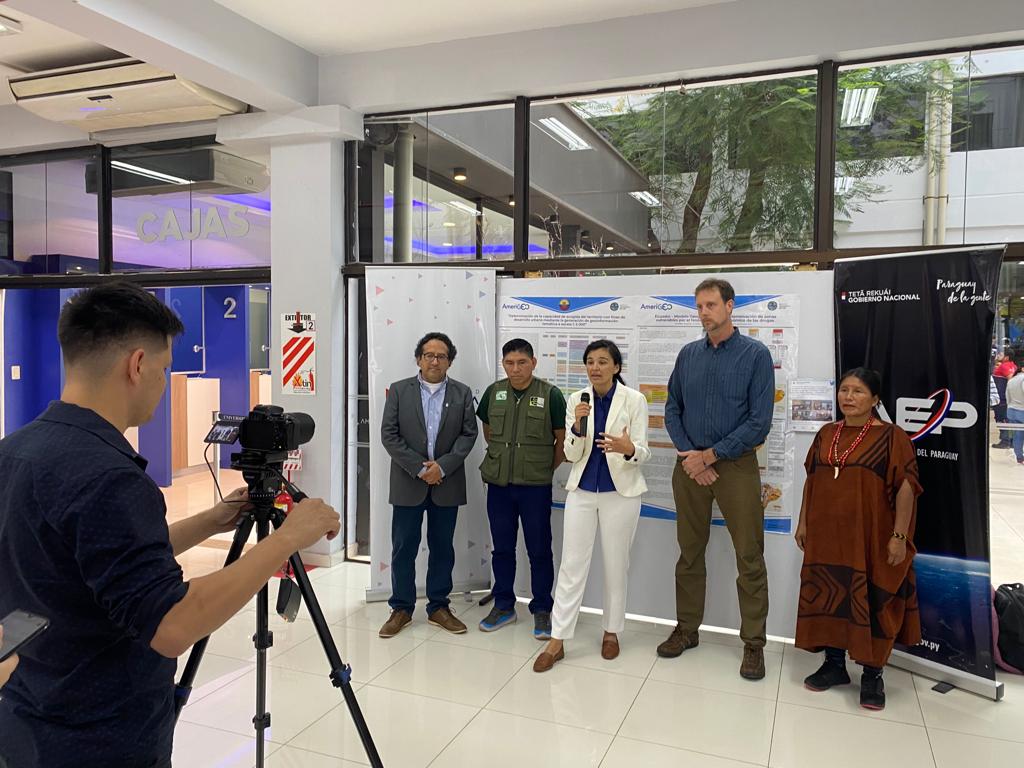 AmeriGEO's tweet photo. En #AmeriGEOWeek2022 contamos con la participación de  representantes de las comunidades indígenas del #Amazonas, quienes esta mañana fueron entrevistados por @Cosmopy1.
@GEOSEC2025 @AEP_News @uamericana #eochat #migrationinfocus #eo4impact #eo https://t.co/xbQ9WzFLiR