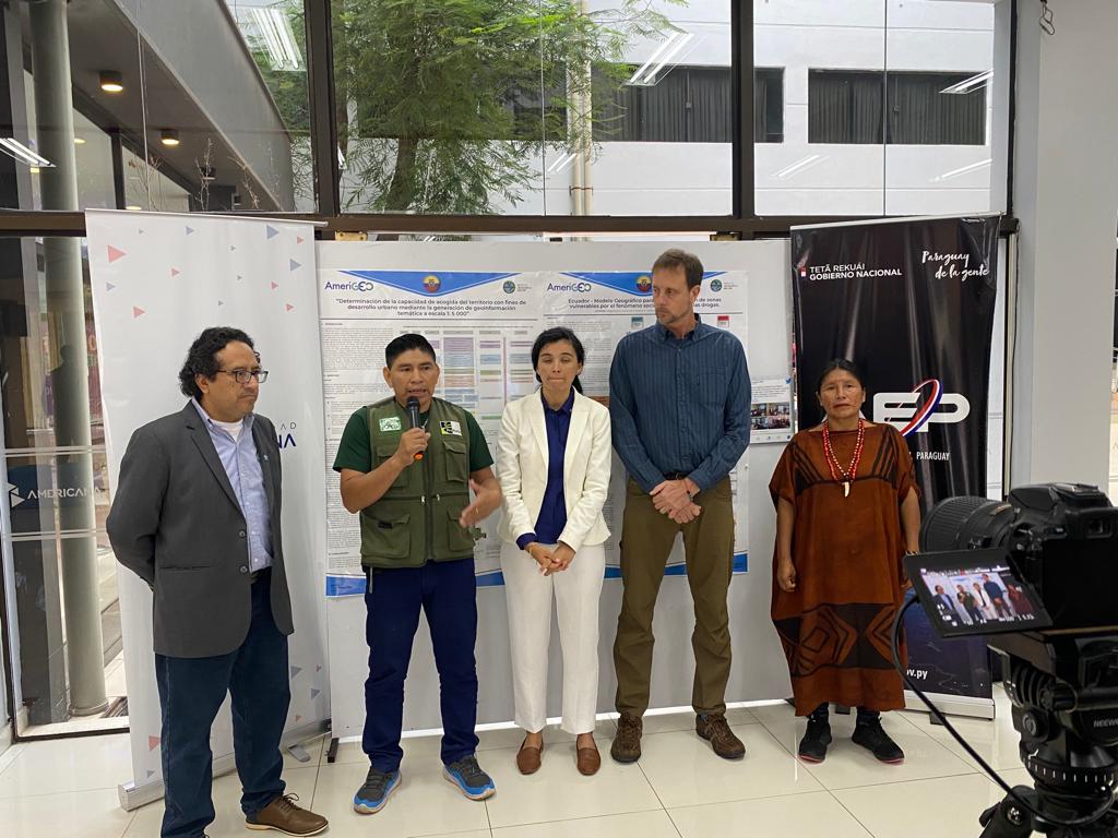 AmeriGEO's tweet photo. En #AmeriGEOWeek2022 contamos con la participación de  representantes de las comunidades indígenas del #Amazonas, quienes esta mañana fueron entrevistados por @Cosmopy1.
@GEOSEC2025 @AEP_News @uamericana #eochat #migrationinfocus #eo4impact #eo https://t.co/xbQ9WzFLiR