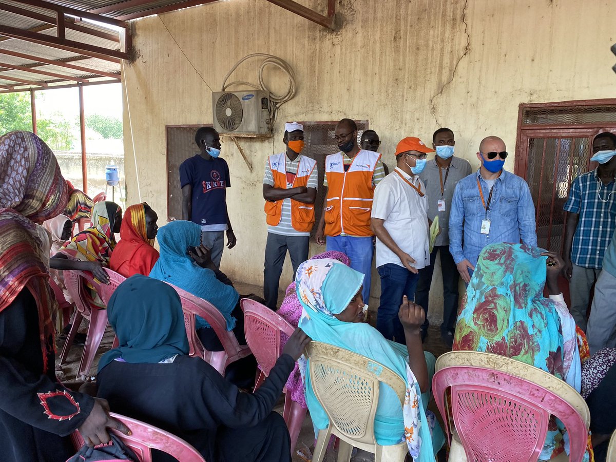 IschEmmanuel's tweet photo. I’ve had the privilege of working with dedicated World Vision colleagues in various parts of the world. More recently in Sudan and Zimbabwe. Always ready to roll their sleeves up. #worldhumanitarianWeek https://t.co/uZkiKvfdQM
