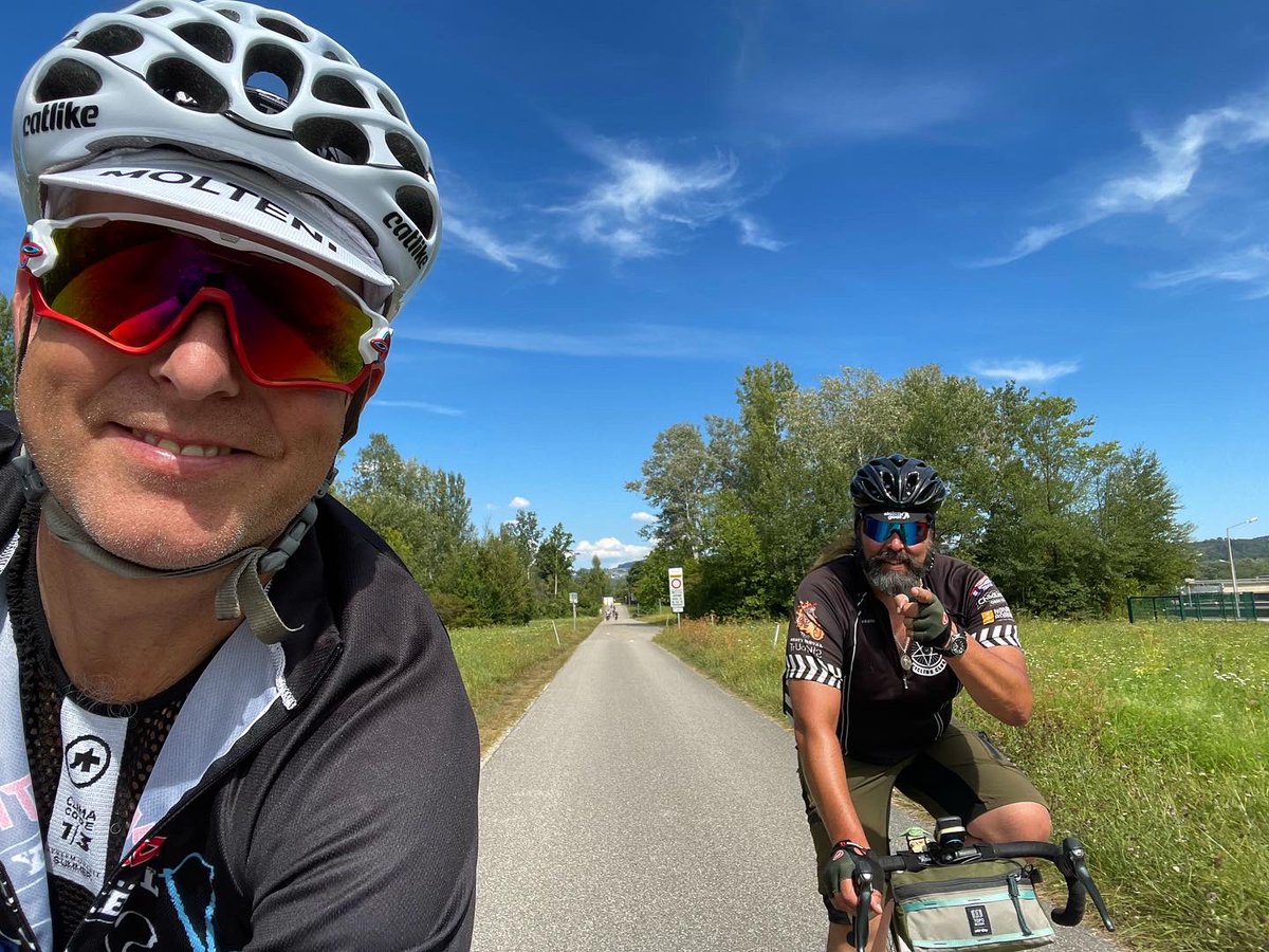 alexandermilas's tweet photo. What a beautiful part of the world. We followed the Danube from Passau to Linz and it felt like a dream - I’m feeling very, very fortunate. #danube #passau #linz #danubecyclepath #austria #truants #cyclinglife @heavymetalcc @hmtruants https://t.co/42q8KcUeJx