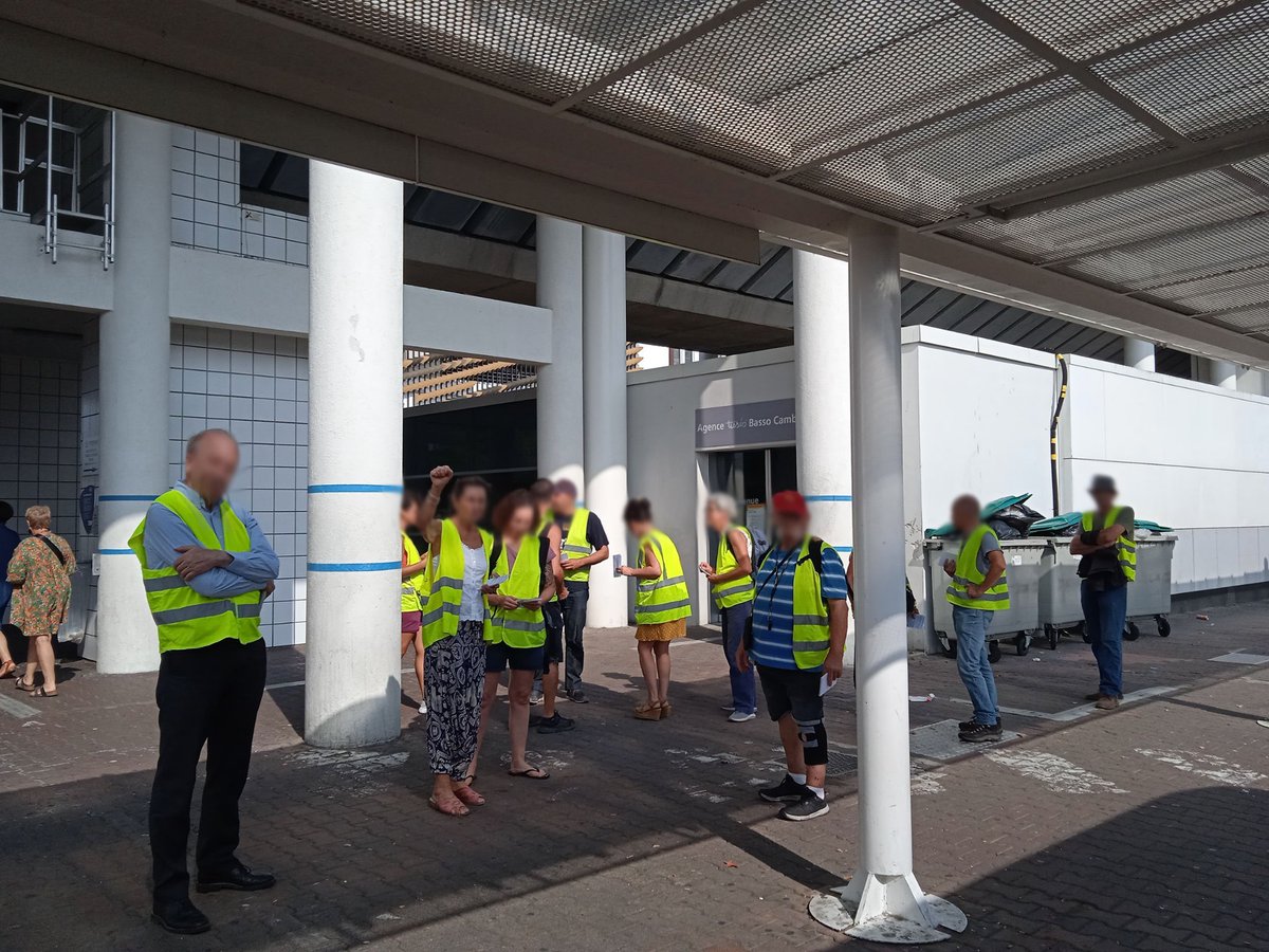 GJinterRdPtOcc's tweet photo. 13 août, action collective des #GiletsJaunes de l’inter rond points devant le métro de Basso Cambo à Toulouse. https://t.co/HFS8K3S8xT https://t.co/UduyHIPfRF