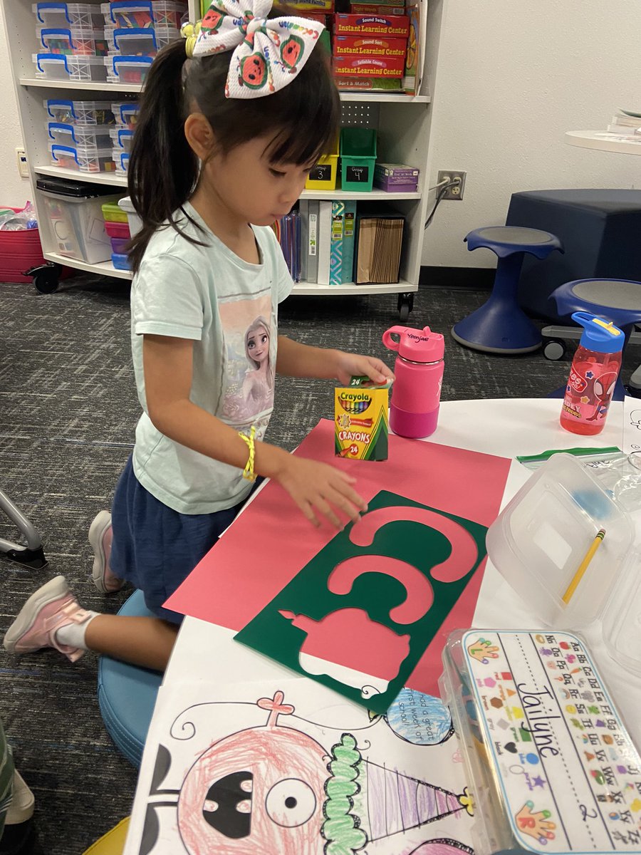 level_up_ESL's tweet photo. @SpearsElem  @spearskinder  Mrs.Sherman’s students working on stations the FIRST WEEK!  Way to go kinder! https://t.co/NdKsSQ1PYA