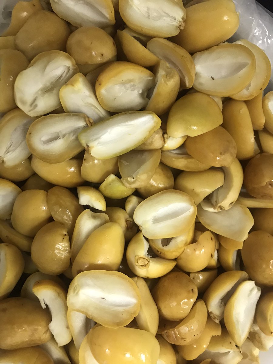 دبس البسر الذهبي اليوم من مختبر كيمياء النبات بـ <a href="/NMSRC_UNizwa/">NMSRC</a>. استخدمنا طاقة الأمواج الصوتية بدون تسخين لعملية الخلط والتجانس. نتمنى ان تنجح على مستوى أوسع. اللون الأصفر بسبب الكاروتينات التي لم تتحول بعد الى مركبات اخرى داكنة اثناء النضج الكامل في الرطب والتمر.