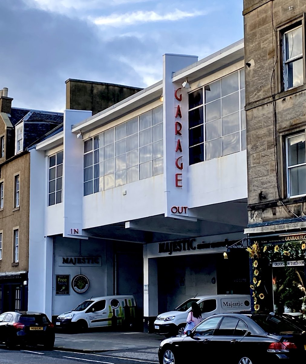 LizzieHelenMay's tweet photo. #EdinburghbeyondtheGeorgian This 1930s garage by #BasilSpence would have looked startling when built sitting as it does between a late 18th & an early 19 th c tenement on Causewayside. #modernistarchitecture. #urbanwalking #buildings ##Scottishstchitecture https://t.co/LPT0WabJ21