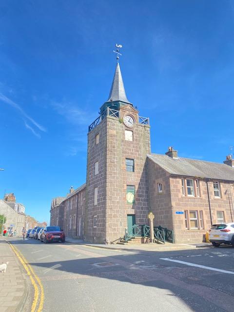 ShireSouthPol's tweet photo. In response to community concerns surrounding parking within Stonehaven, Community Beat Officer Charnley spent today patrolling lower Stonehaven, stopping and educating drivers who had parked on double yellow lines. Over twenty people were warned &amp; provided with suitable advice. https://t.co/6zIsyWpR01