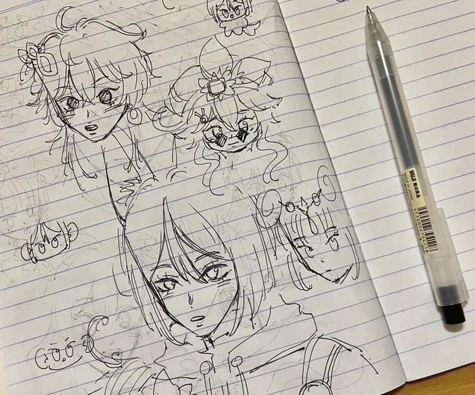 ชอบวาดในกระดาษจังงงง 